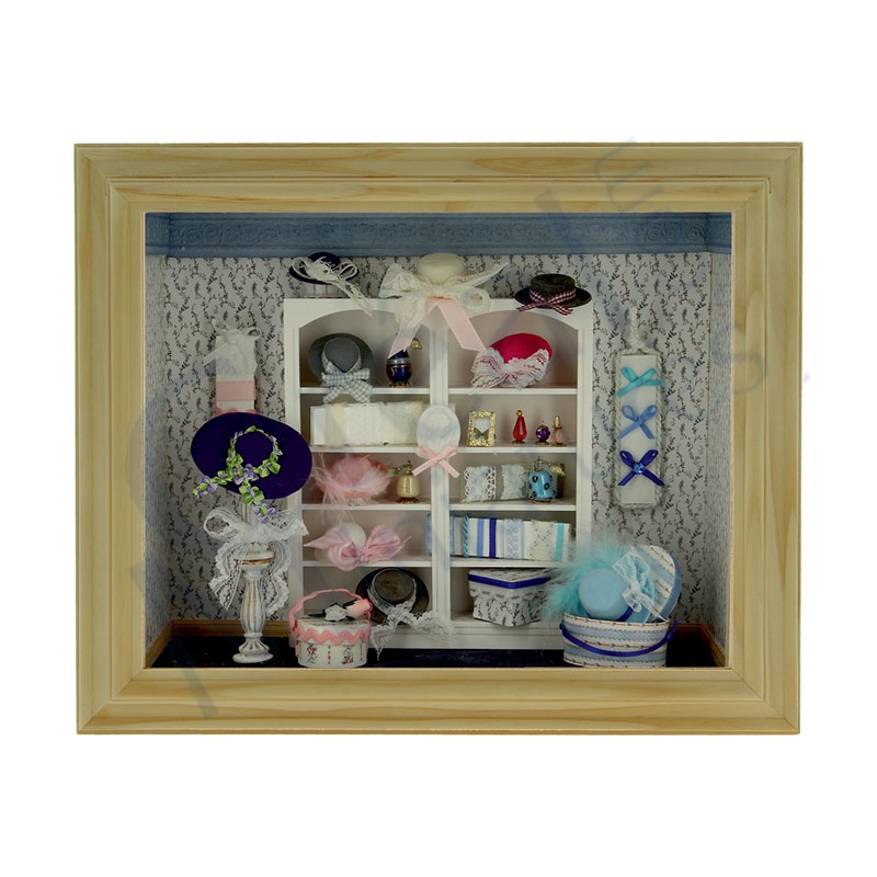 Large showcase Modist