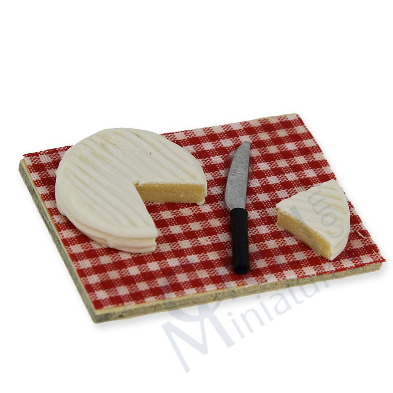 Farmer camembert cheese + knife