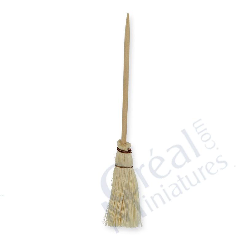 Petit balai de paille