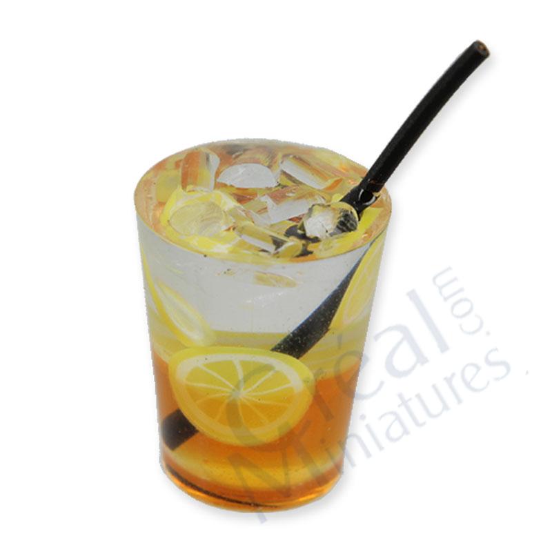 Cocktail glass lemon