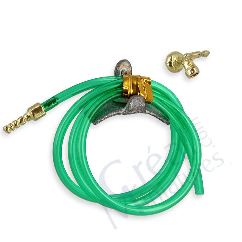 Garden hose w/wall bracket