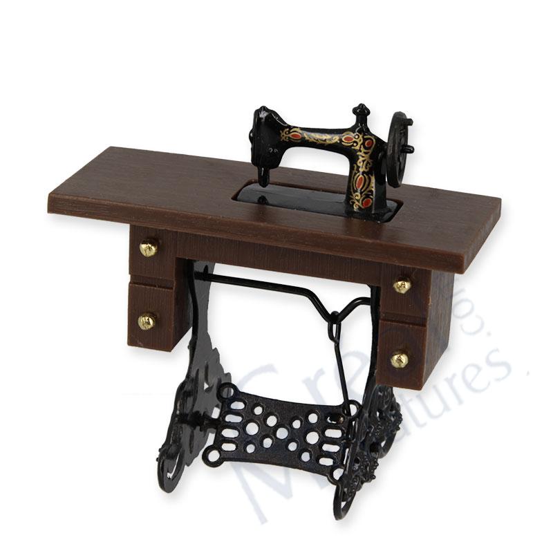 Sewing machine plastic plate