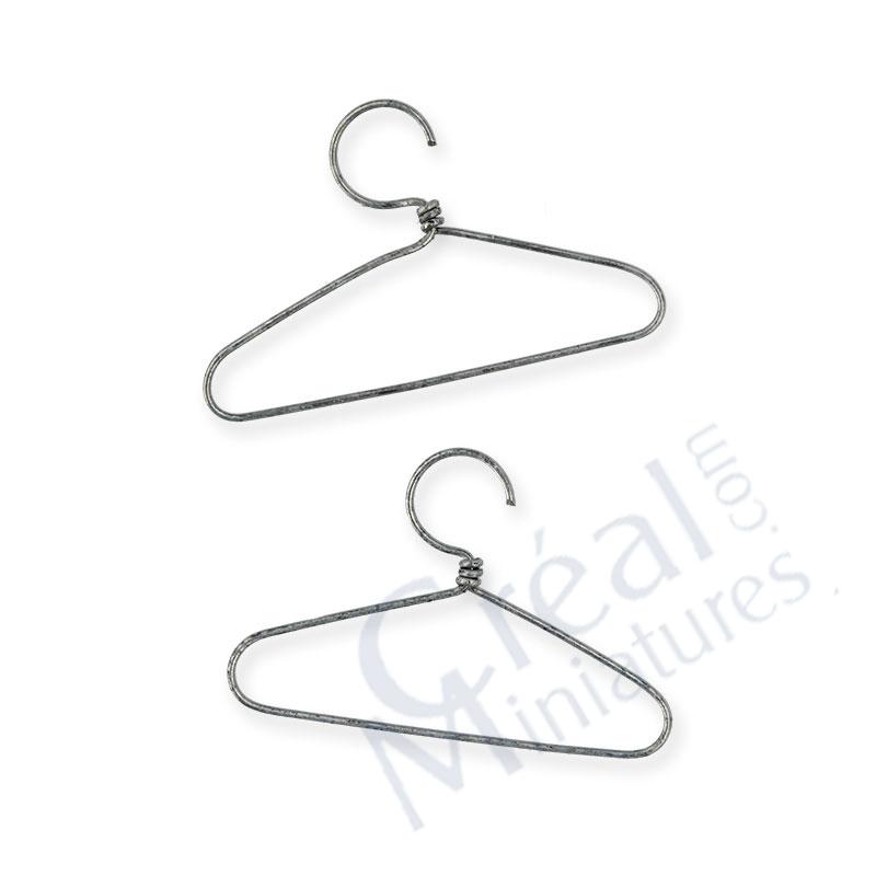 2 metalic hangers