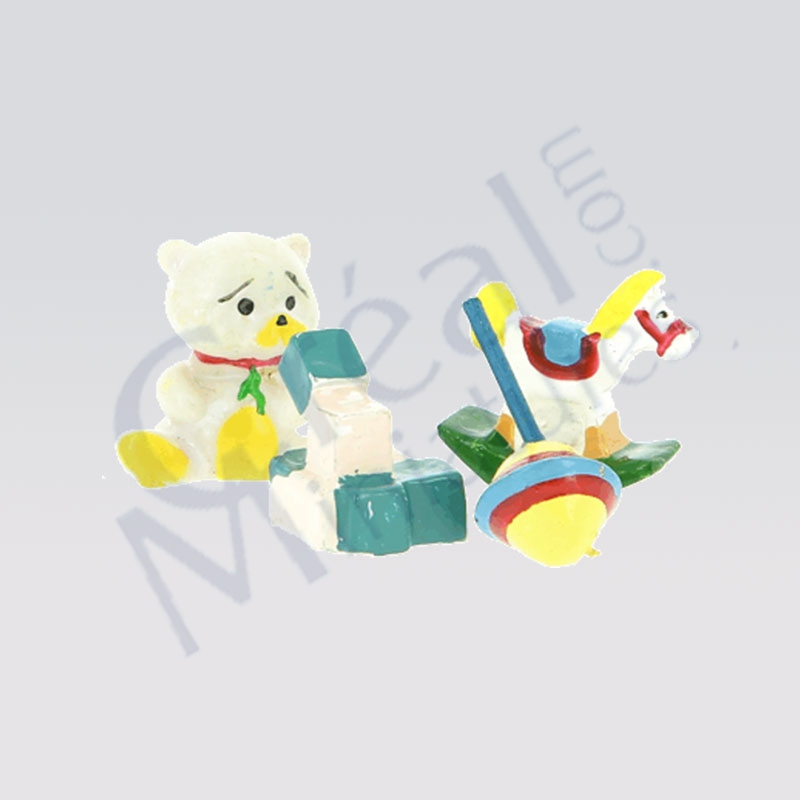 4 children toys (top, cubes, horse, bear
