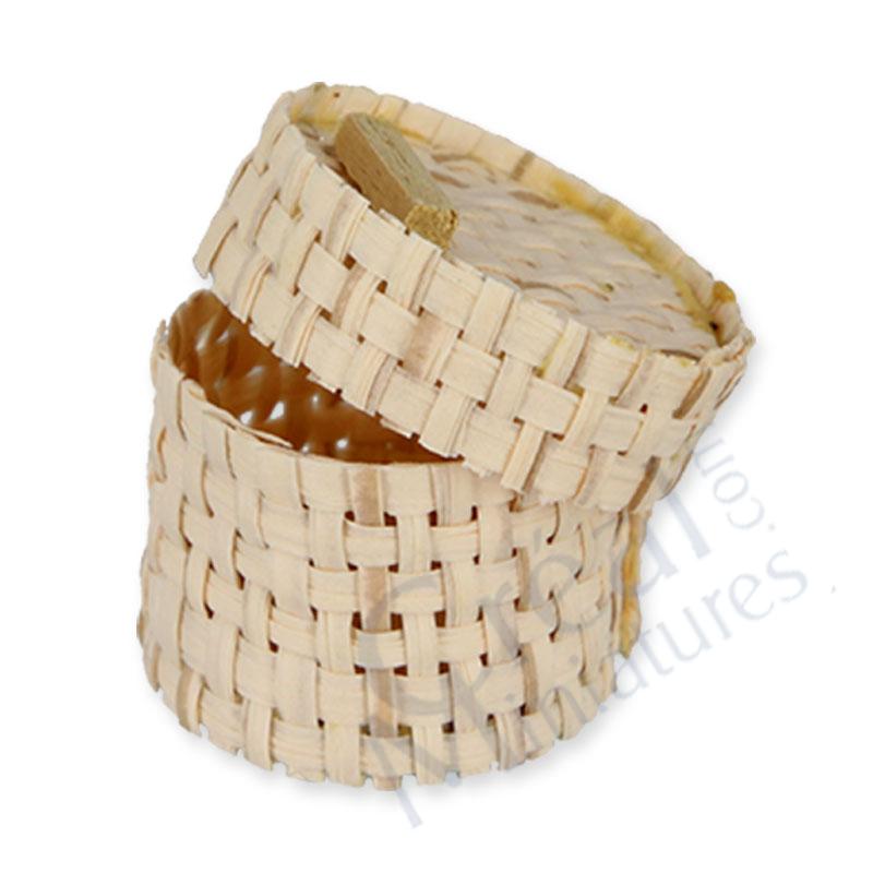 Straw round basket