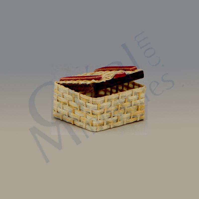 Moyen panier en paille carré