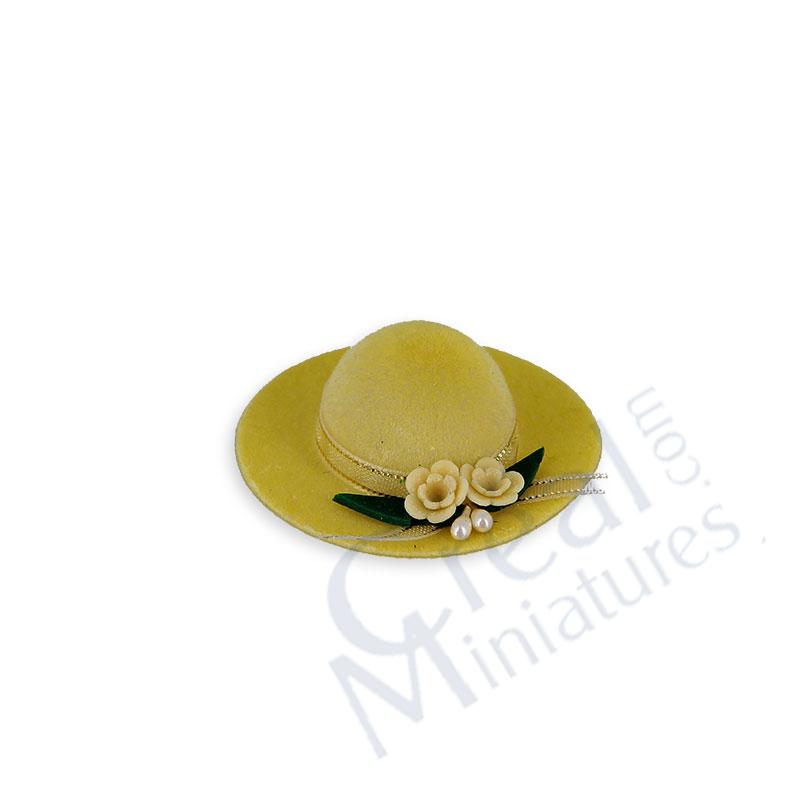 Chapeau jaune avec 2 fleurs jaunes