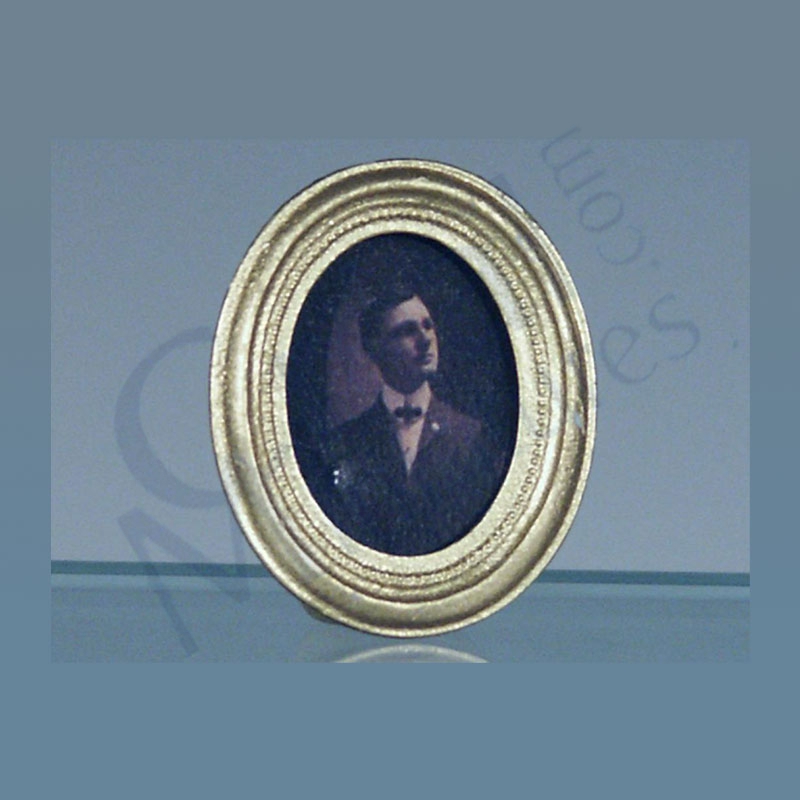 Framed portrait - oval (man)