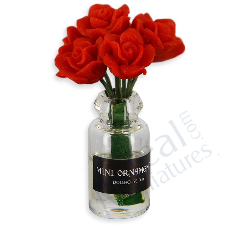 Red roses in vase