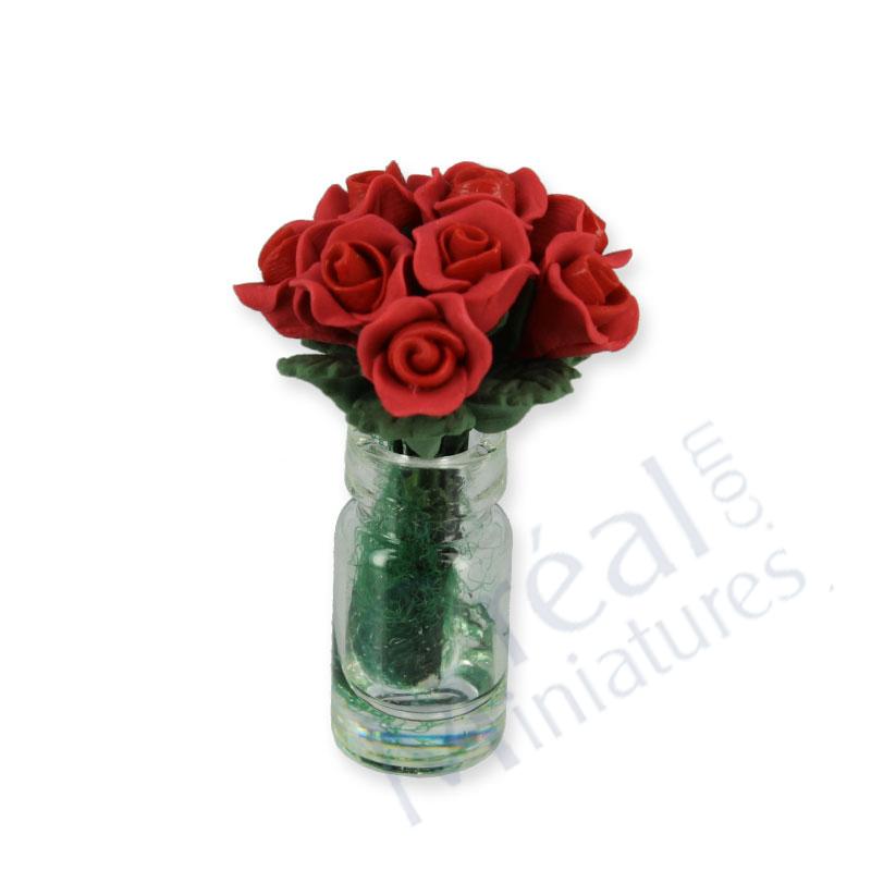 Dark pink roses in vase