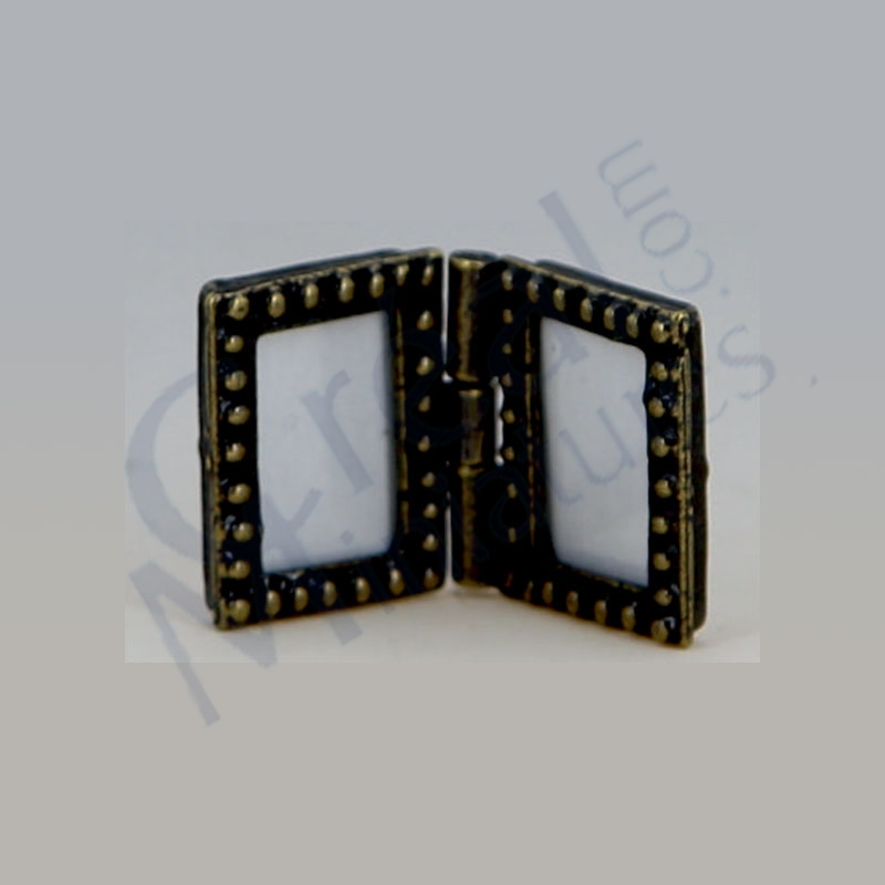 Twin foldable picture frame dotted