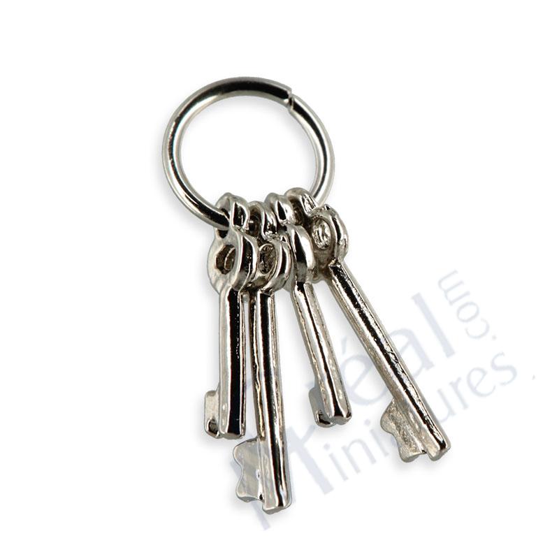 4 silver keys on ring