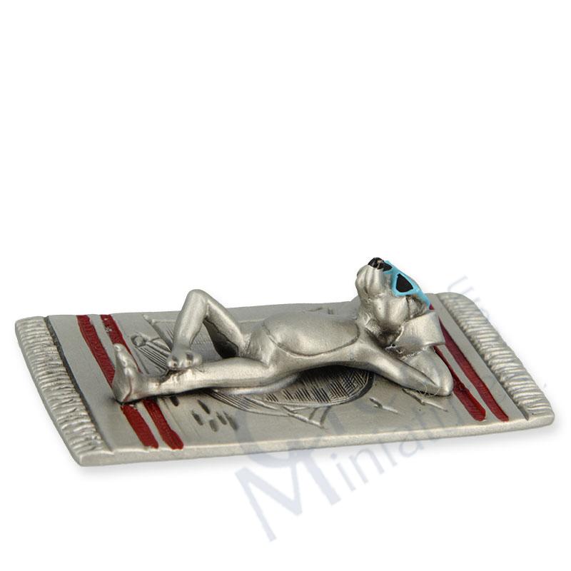 Dog in the sun, pewter